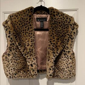 INC International Concepts Cropped Faux Fur Leopard Vest – Size M